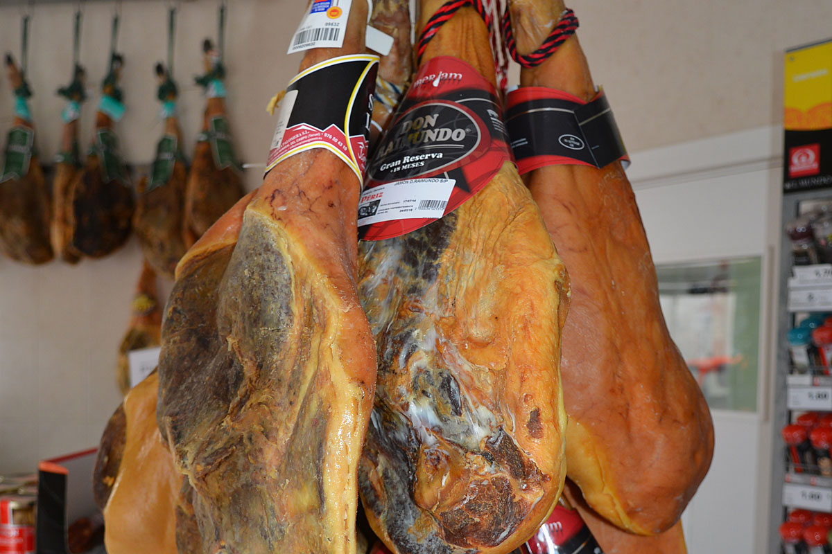 Jamones y otros embutidos en Carnes Périz