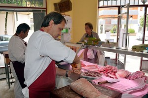 Hijos y nietos de carniceros, Ramón y José María Périz continúan la saga de una familia que se estableció en Jaca en los años treinta.