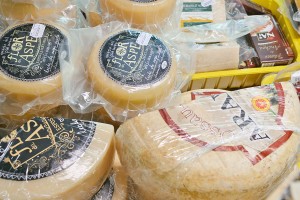 Quesos y productos lácteos en Carnicería Périz de Jaca